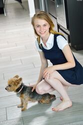 Вот сучка, опять забыла трусики одеть,!